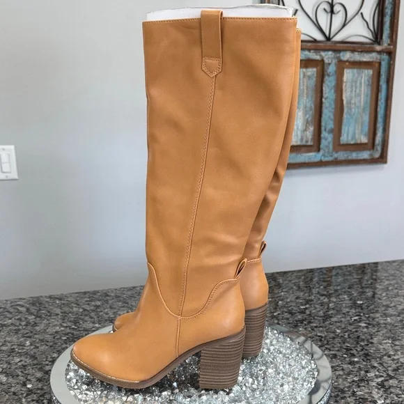 Universal Thread Tan Heeled Boots - Picture 4 of 14